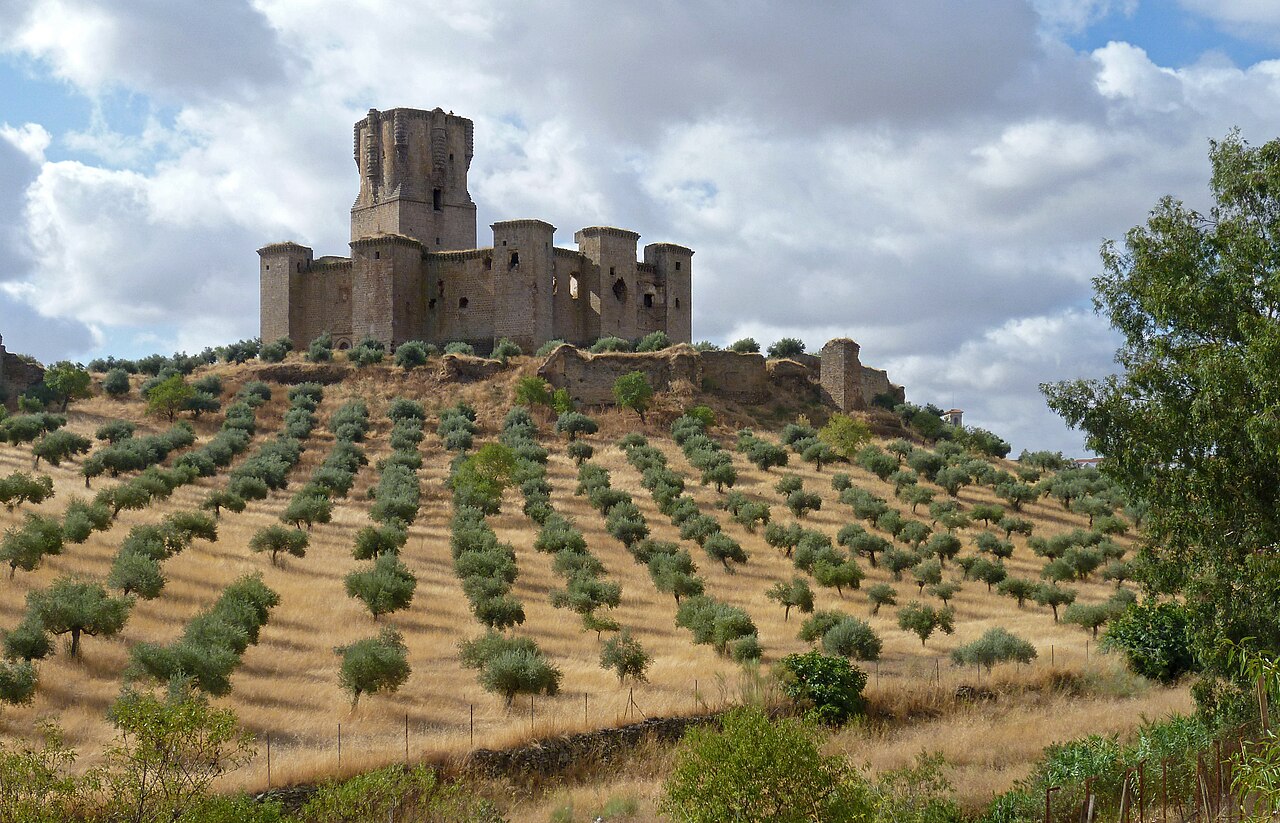 Castillo de Belalcázar, con su gran torre del homenaje y murallas, el mismo monumento representado en los envases Romero